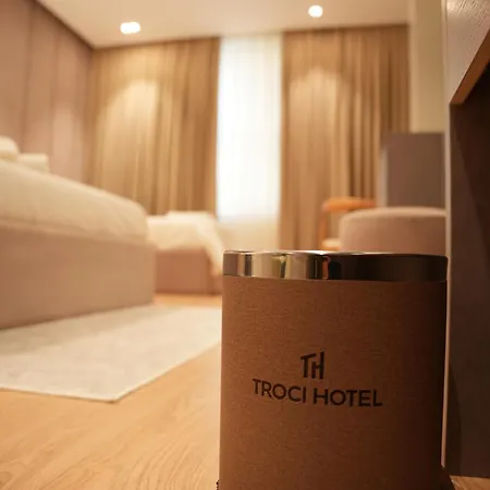 酒店 Troci